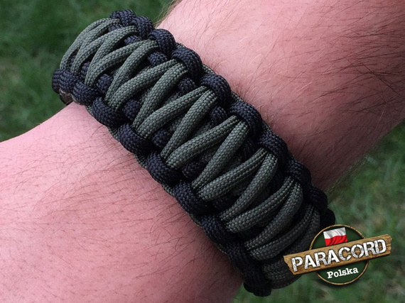 Bransoleta z Paracordu typ "King Cobra" na klamrze z wbudowanym gwizdkiem, krzesiwem i blachą, Kolor "Black - Army Green"