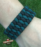 Bransoleta survivalowa z Paracordu typ "Extreme", z wplecioną metalową regulowaną szeklą, kolor: "Green - Black"