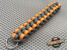 Brelok survivalowy z Paracordu 550 o splocie "Royal Box Knot", kolor: "Gun metal - Orange yellow"