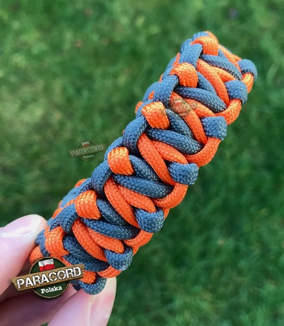 Bransoleta z Paracordu typ "Tesla", kolor: "Gun Metal - Orange Yellow"