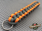 Brelok survivalowy z Paracordu 550 o splocie "Royal Box Knot", kolor: "Gun metal - Orange yellow"