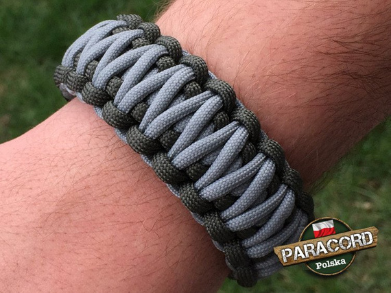 Bransoleta z Paracordu typ "King Cobra" na klamrze z wbudowanym gwizdkiem, krzesiwem i blachą, Kolor "Neutral Grey - Army Green"