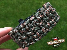 Bransoleta z Paracordu typ "X-Cobra" na klamrze z wbudowanym gwizdkiem, krzesiwem i blachą, Kolor "Army Green Camo"