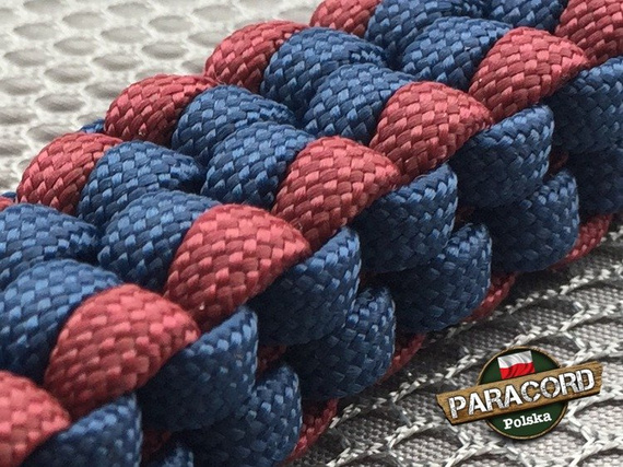 Brelok survivalowy z Paracordu 550 o splocie "Royal Box Knot", kolor: "Dark blue - Dark red"