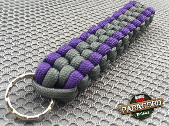 Brelok survivalowy z Paracordu 550 o splocie "Royal Box Knot", kolor: "Gun metal - Purple"