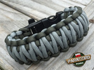 Bransoleta z Paracordu typ "King Cobra" na klamrze z wbudowanym gwizdkiem, krzesiwem i blachą, Kolor "Neutral Grey - Army Green"