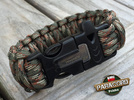 Bransoleta z Paracordu typ "King Cobra" na klamrze z wbudowanym gwizdkiem, krzesiwem i blachą, Kolor "Army Green Camo"