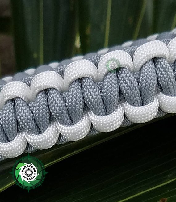 Smycz dla Psa z Paracordu 550 o splocie "Cobra", wpleciona metalowa klamra z mechanizmem sprężynowym