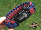 Bransoleta z Paracordu typ "King Cobra" na klamrze z wbudowanym gwizdkiem, krzesiwem i blachą, Kolor "Dark red - Dark blue"