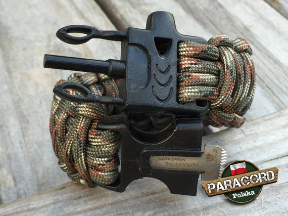 Bransoleta z Paracordu typ "King Cobra" na klamrze z wbudowanym gwizdkiem, krzesiwem i blachą, Kolor "Army Green Camo"