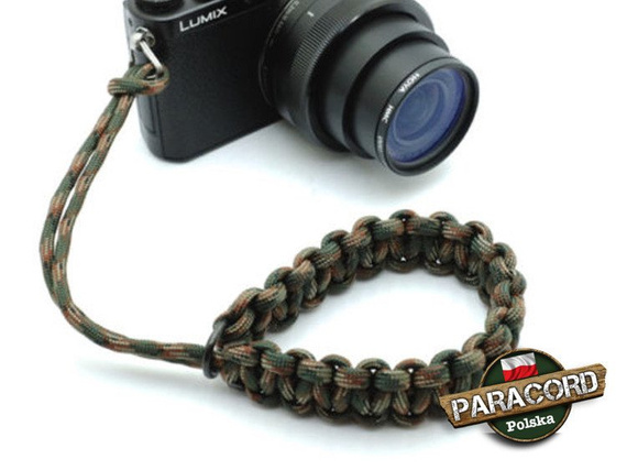 Pasek z oryginalnego Paracordu typ III 550 o siedmiu rdzeniach do aparatu, kamery, lornetki, dalomierza, typ splotu "Cobra", kolor "Army green camo"