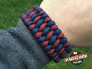 Bransoleta survivalowa z Paracordu typ "Extreme", z wplecioną metalową regulowaną szeklą, kolor: "Dark red - Dark blue"