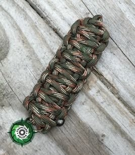 Brelok survivalowy z Paracordu 550 o splocie "King Cobra", kolor "Army green camo"