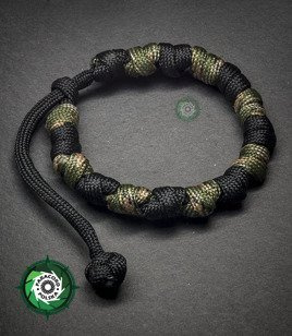 Bransoleta z Paracordu typ "WildFire", kolor: "Army Green Camo - Black"