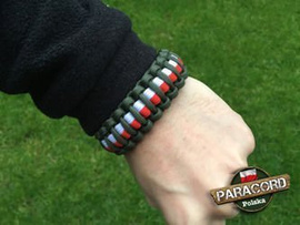 Bransoleta z Paracordu typ "Cobra Patriotyczna - Army Green" z wplecioną plastikową klamrą