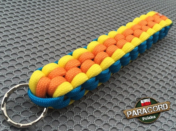 Brelok survivalowy z Paracordu 550 o splocie "Royal Box Knot", kolor: "Orange - Yellow - Blue"