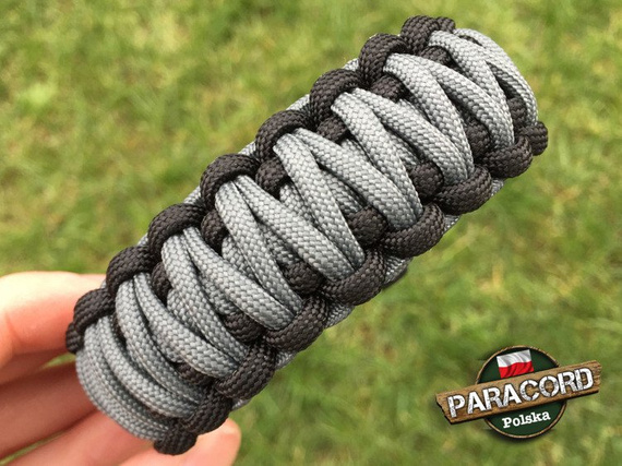 Bransoleta z Paracordu typ "King Cobra" na klamrze z wbudowanym gwizdkiem, krzesiwem i blachą, Kolor "Black - Gun Metal"