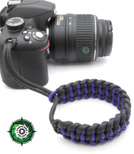 Pasek z oryginalnego Paracordu typ III 550 o siedmiu rdzeniach do aparatu, kamery, lornetki, dalomierza, typ splotu "Salomon", kolor "Purple - Black"