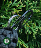 Brelok survivalowy o splocie "King Box Knot", kolor: "Black" z metalową szeklą Nite Ize S-BINER