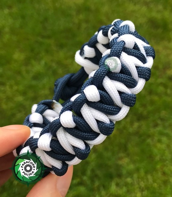 Bransoleta z Paracordu typ "Tesla", kolor: "White - Dark Blue"
