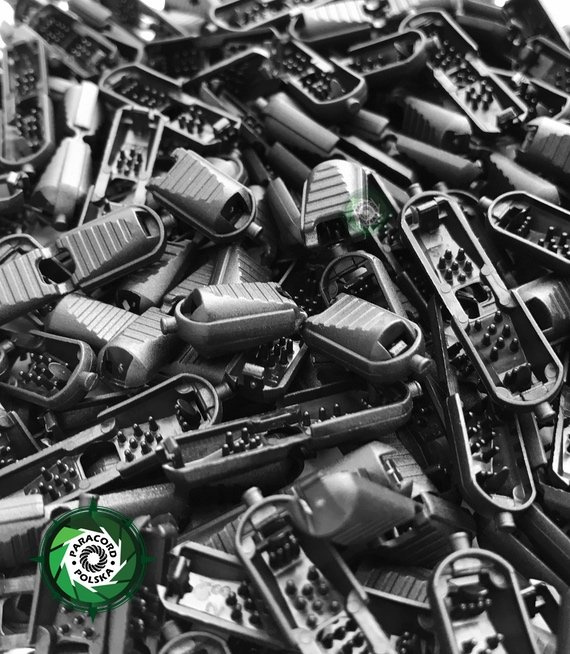 Klamerka plastikowa Zipp Micro, mini kształt, 15 mm x 8 mm x 8 mm.