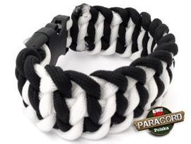 Bransoleta z Paracordu typ "Salomon bar" z wplecioną plastikową klamrą, kolor "Black - White".
