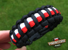Bransoleta z Paracordu typ "Cobra Patriotyczna - Black" z wplecioną plastikową klamrą