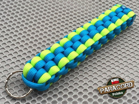 Brelok survivalowy z Paracordu 550 o splocie "Royal Box Knot", kolor: "Sky Blue - Fluor green"