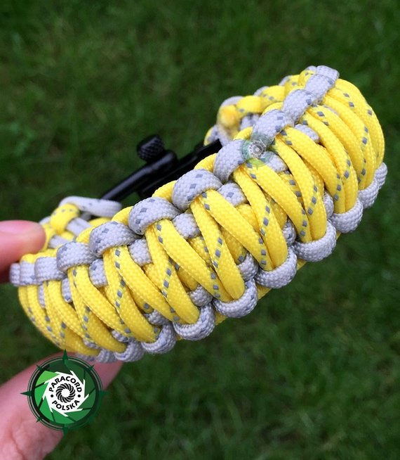 Bransoleta survivalowa z Paracordu typ: King Cobra z wplecioną metalową regulowaną szeklą