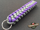 Brelok survivalowy z Paracordu 550 o splocie "Royal Box Knot", kolor: "Gun metal - Purple"