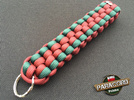 Brelok survivalowy z Paracordu 550 o splocie "Royal Box Knot", kolor: "Dark red - Blue green"