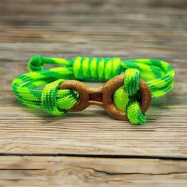 Bransoleta z Paracordu z wplecioną ręcznie wykonaną ósemką wspinaczkową z regulowanym obwodem.