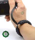 Pasek z oryginalnego Paracordu typ III 550 o siedmiu rdzeniach do aparatu, kamery, lornetki, dalomierza, typ splotu "Cobra", kolor "Black"