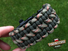 Bransoleta z Paracordu typ "X-Cobra" na klamrze z wbudowanym gwizdkiem, krzesiwem i blachą, Kolor "Army Green - Army Green Camo"