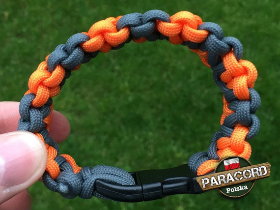 Bransoleta z Paracordu typ "King Two Face" z wplecioną plastikowa klamrą kolor "Gun Metal - Orange Yellow"