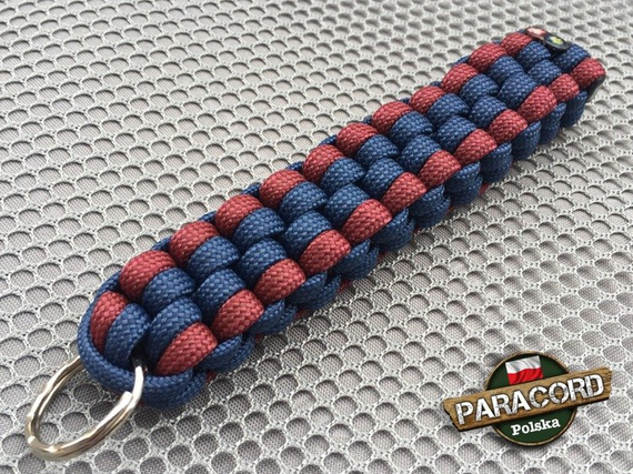 Brelok survivalowy z Paracordu 550 o splocie "Royal Box Knot", kolor: "Dark blue - Dark red"