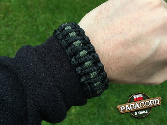 Bransoleta z Paracordu typ "Cobra Thin Green Line" z wplecioną plastikową klamrą