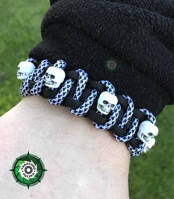 Bransoleta z Paracordu typ "Advanced Geco", z wplecionymi czaszkami, kolor: "Black - Diamond"