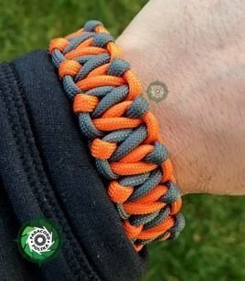 Bransoleta z Paracordu typ "Tesla", kolor: "Gun Metal - Orange Yellow"