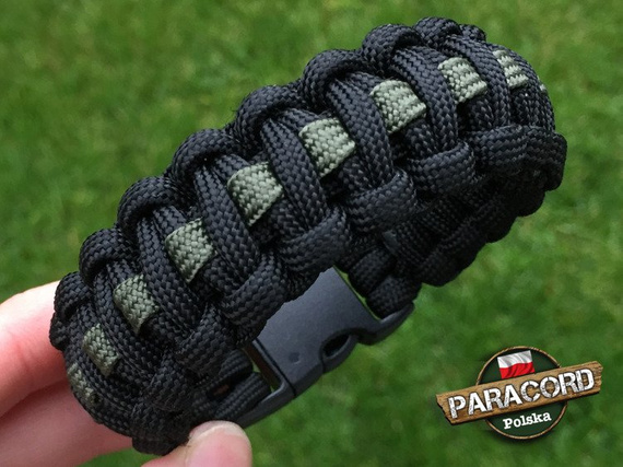 Bransoleta z Paracordu typ "Cobra Thin Green Line" z wplecioną plastikową klamrą