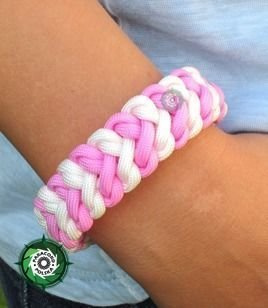 Bransoleta survivalowa z Paracordu typ "Snake Belly v.2" z wplecioną metalową regulowaną szeklą