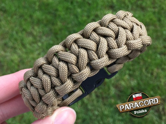 Bransoleta z Paracordu typ "Two Face" z wplecioną plastikową klamrą, kolor "Coyote brown"