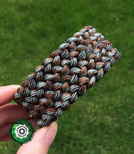 Bransoleta z Paracordu typ "Conquistador", kolor: "Brown Camo", na klamrze z wbudowanym gwizdkiem, krzesiwem i blachą