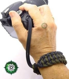 Pasek z oryginalnego Paracordu typ III 550 o siedmiu rdzeniach do aparatu, kamery, lornetki, dalomierza, typ splotu "Salomon", kolor "Army Green - Black"