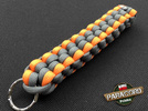 Brelok survivalowy z Paracordu 550 o splocie "Royal Box Knot", kolor: "Gun metal - Orange yellow"