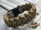 Bransoleta z Paracordu typ "Two Face" z wplecioną plastikową klamrą, kolor "Coyote brown"