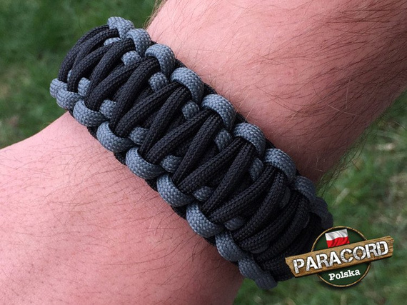 Bransoleta z Paracordu typ "King Cobra" na klamrze z wbudowanym gwizdkiem, krzesiwem i blachą, Kolor "Black - Gun Metal"