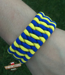 Bransoleta survivalowa z Paracordu typ "Extreme", z wplecioną metalową regulowaną szeklą, kolor: "Blue - Yellow"