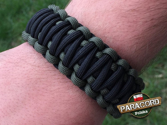 Bransoleta z Paracordu typ "King Cobra" na klamrze z wbudowanym gwizdkiem, krzesiwem i blachą, Kolor "Black - Army Green"
