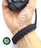 Pasek z oryginalnego Paracordu typ III 550 o siedmiu rdzeniach do aparatu, kamery, lornetki, dalomierza, typ splotu "Cobra", kolor "Black"